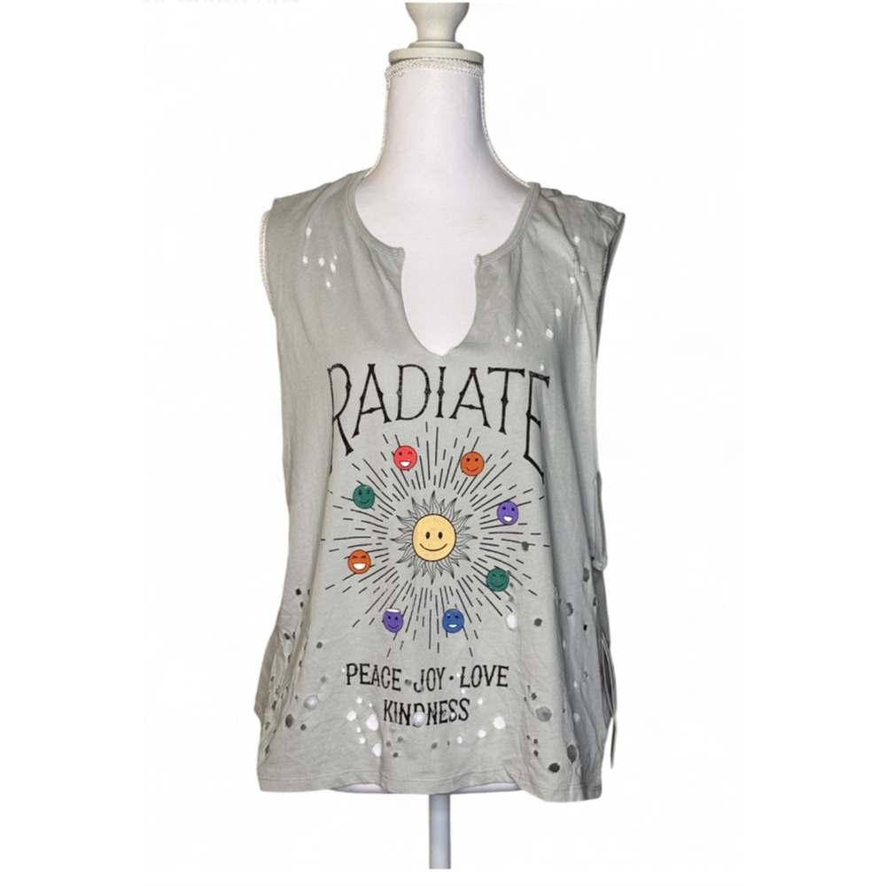NWT Vinyl Icons Radiate Distressed Graphic Tank Top M ☀️☮️